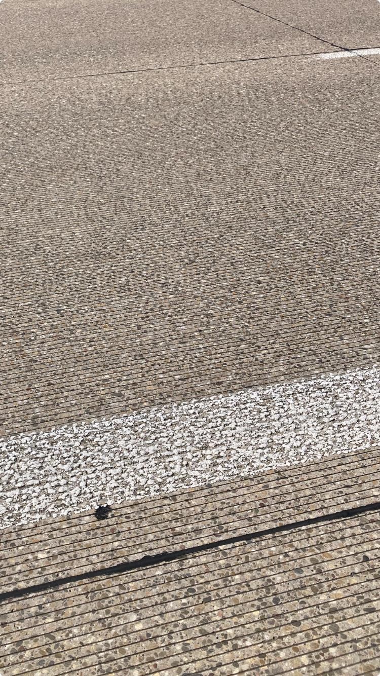 Finished grooved road surface